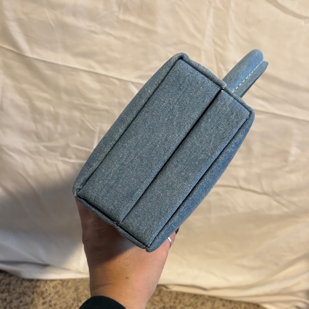 Ozias Paris lip clutch as seen on Sabrina Carpenter. - Picture 7 of 14